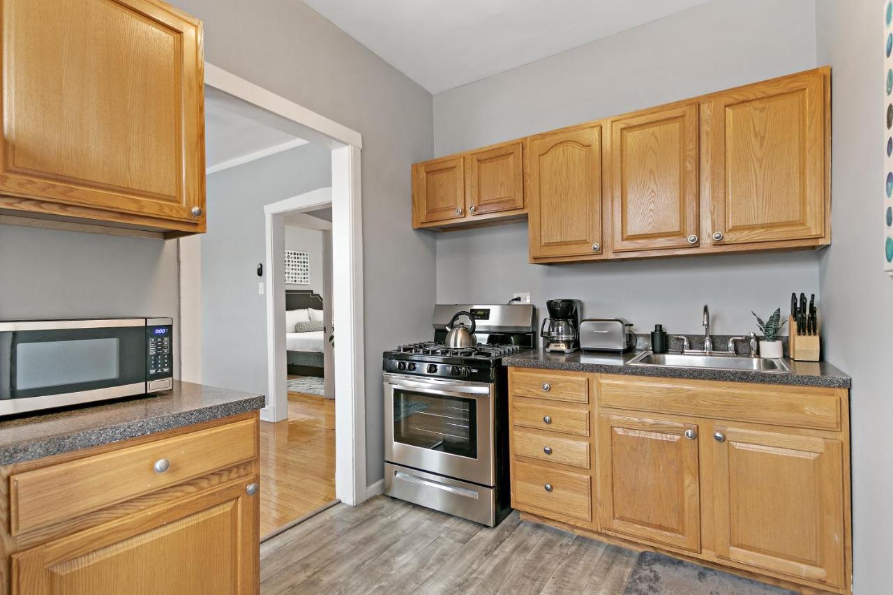 Bright Spacious Apt, Comfy King Bed, 5 Location *