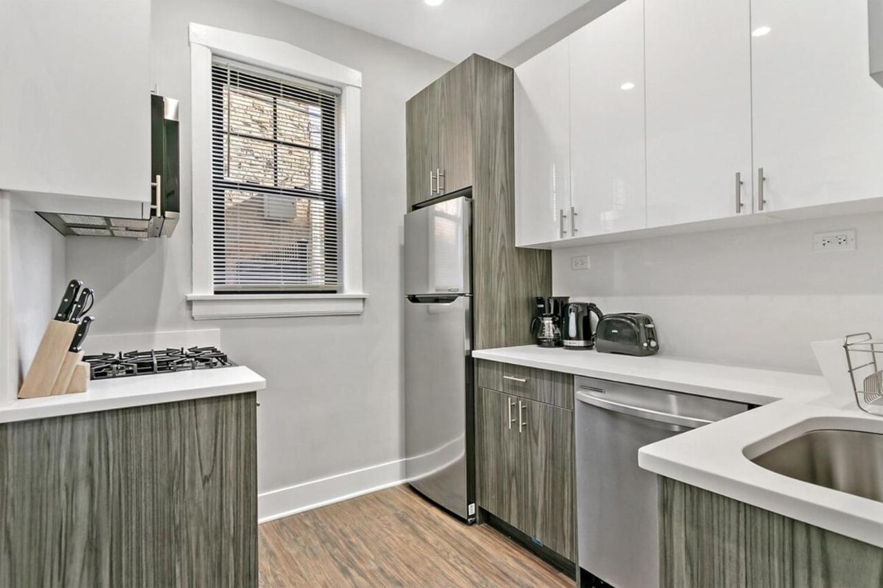Bright Spacious Apt, Comfy King Bed, 5 Location Chicago
